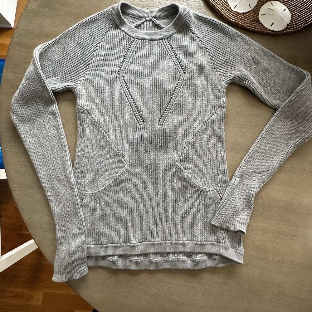 Lululemon Gray crewneck Ribbed Knit Sweater size 8(estimate)